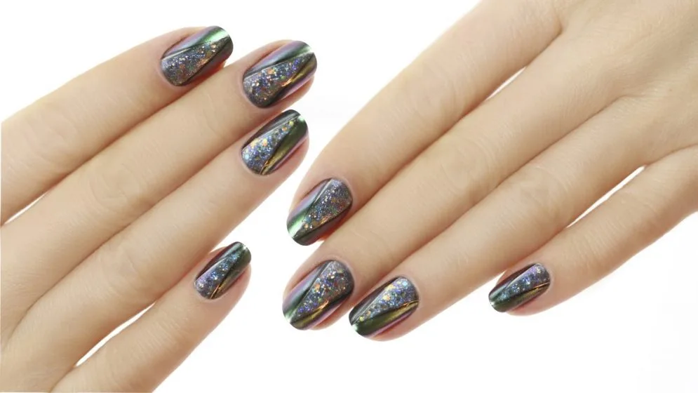 nail art with glitter foil 995x560 1