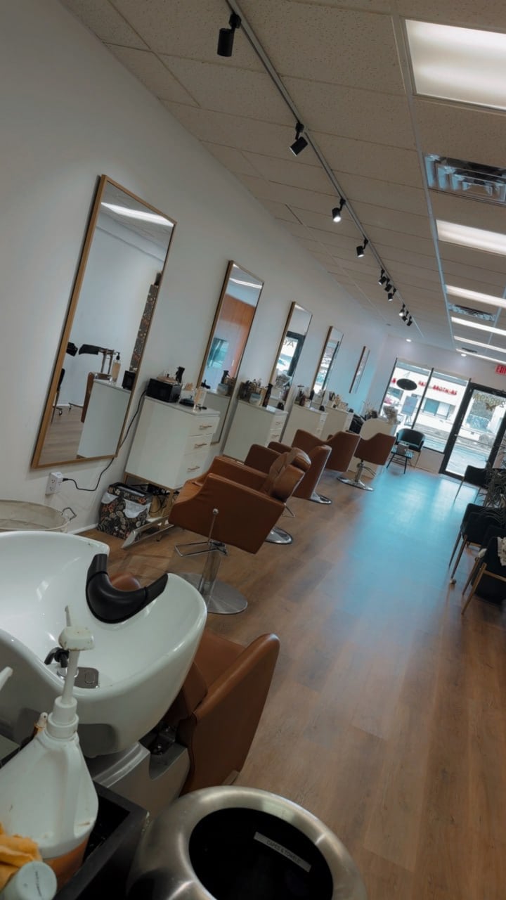 Salon Sanaa workspace for rent to licensed stylists